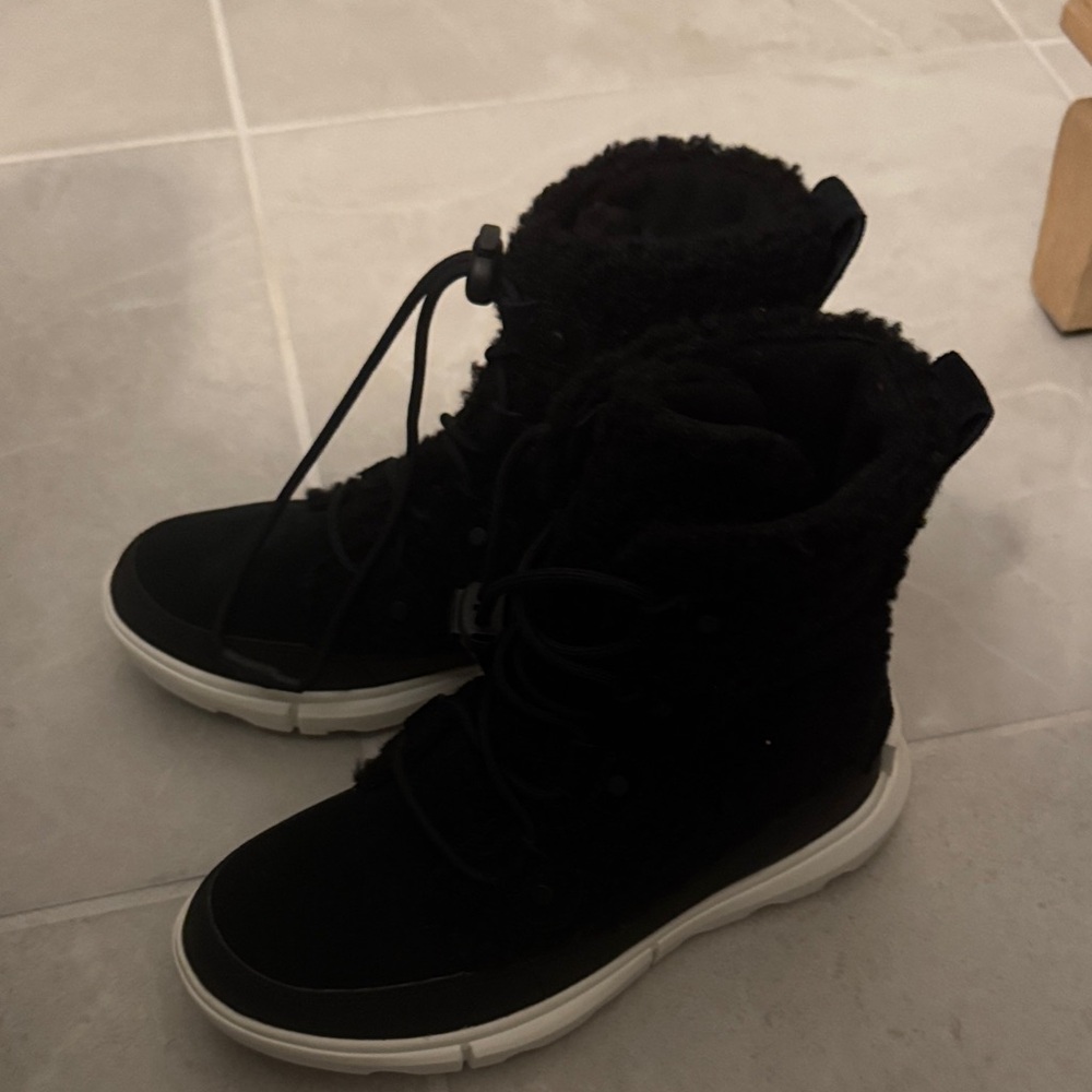 Sorel Black Winter Boots with White Outsoles